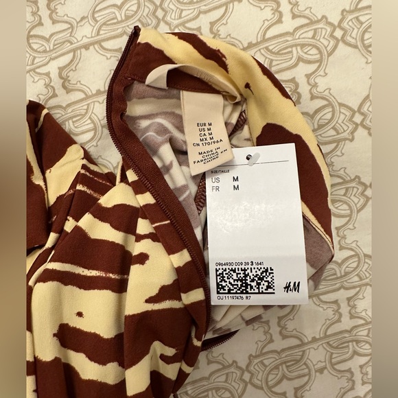 H&M size medium animal print dress with belt - Picture 2 of 4